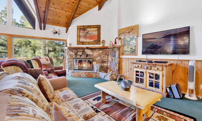 Boulder Bay Cabin | 244 m² Cabin ∙ 3 bedrooms ∙ 10 guests