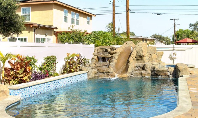 Anaheim Colony Historic District House | 246 m² House ∙ 6 bedrooms ∙ 15 guests