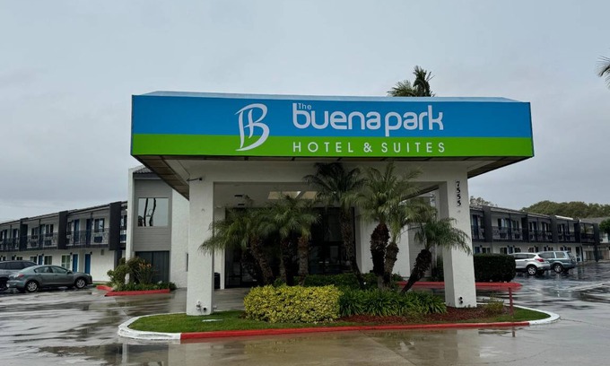 Northwest Anaheim Hotel | 25 m² Hotel ∙ 2 guests