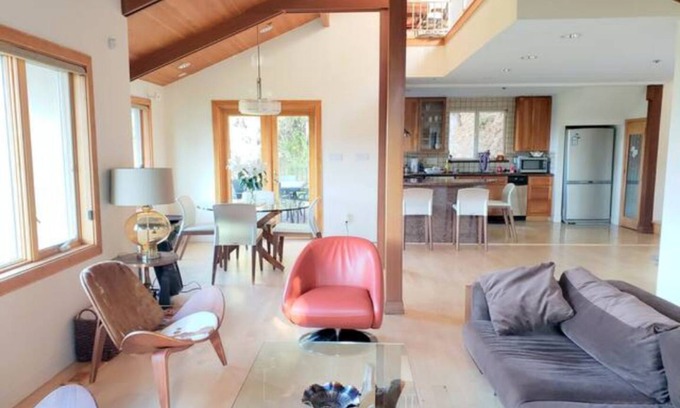 Claremont House | 251 m² House ∙ 2 bedrooms ∙ 5 guests