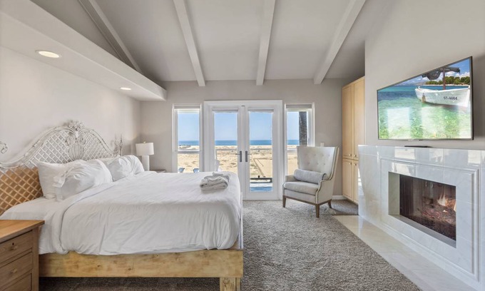 Balboa Peninsula House | 259 m² House ∙ 5 bedrooms ∙ 11 guests