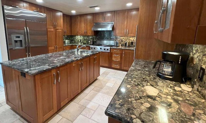 Southwest Anaheim House | 260 m² House ∙ 5 bedrooms ∙ 13 guests