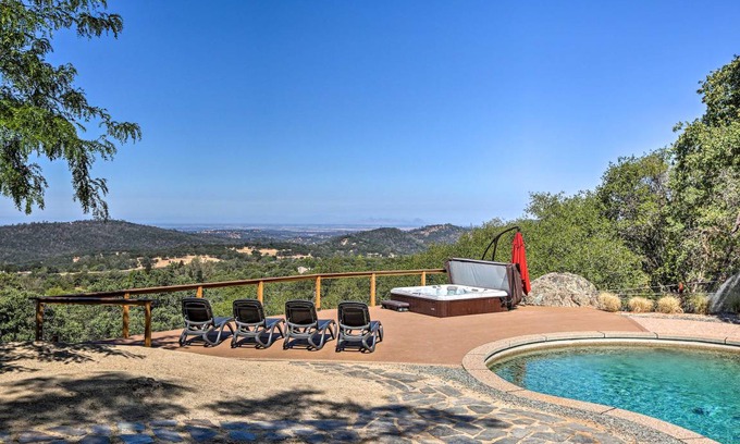 Auburn House | 260 m² House ∙ 4 bedrooms ∙ 8 guests