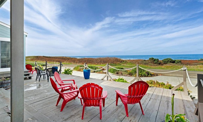 Fort Bragg House | 269 m² House ∙ 3 bedrooms ∙ 12 guests