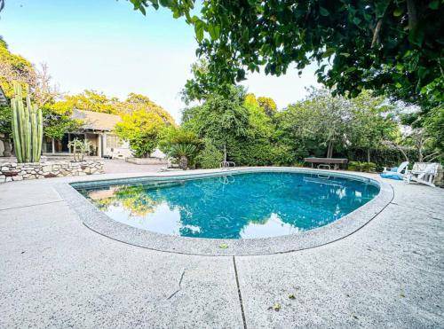 Burbank House | 270 m² House ∙ 6 bedrooms ∙ 14 guests