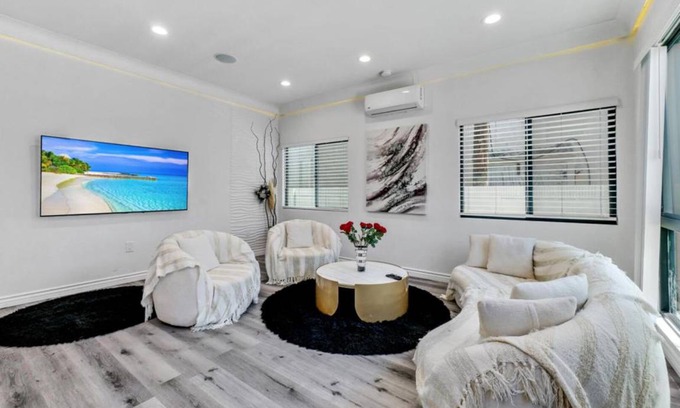 Huntington Beach Villa | 273 m² Villa ∙ 6 bedrooms ∙ 12 guests