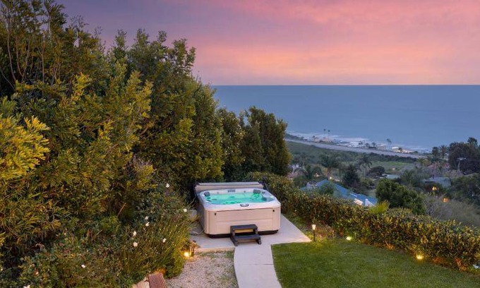 Western Malibu Resort | 278 m² Resort ∙ 3 bedrooms ∙ 10 guests