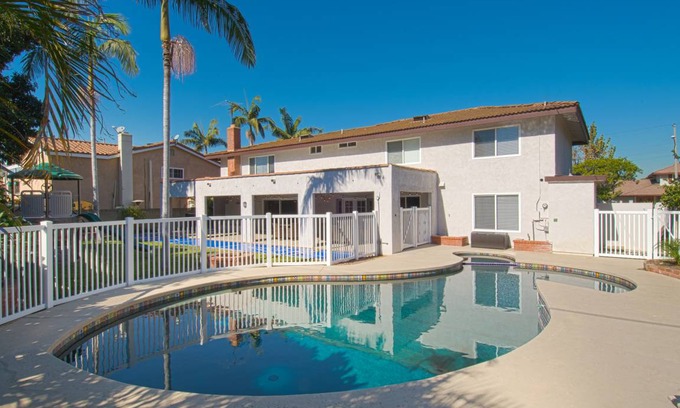 Northwest Anaheim House | 279 m² House ∙ 7 bedrooms ∙ 17 guests