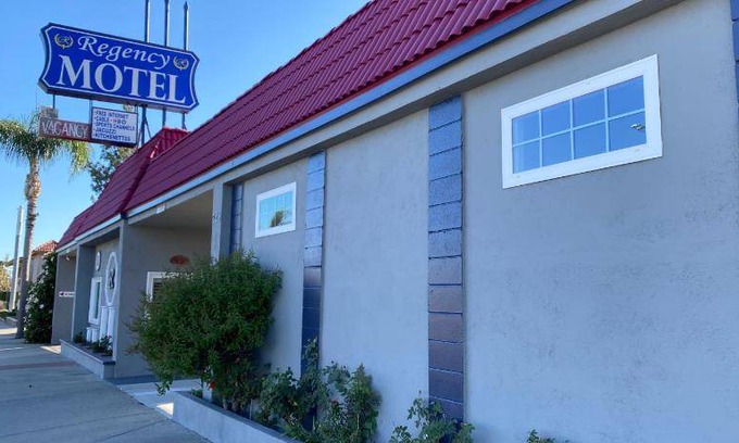 Brea Hotel | 28 m² Motel ∙ 127 guests