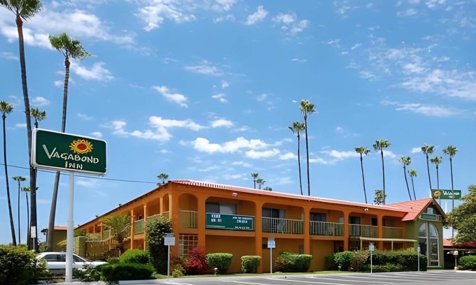 Costa Mesa Hotel | 28 m² Motel ∙ 127 guests