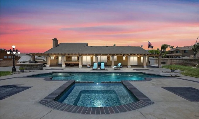 Norco House | 284 m² House ∙ 5 bedrooms ∙ 12 guests