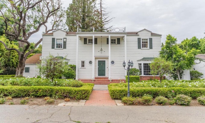 Encino Villa | 3 Acre Estate Encino sleeps 16