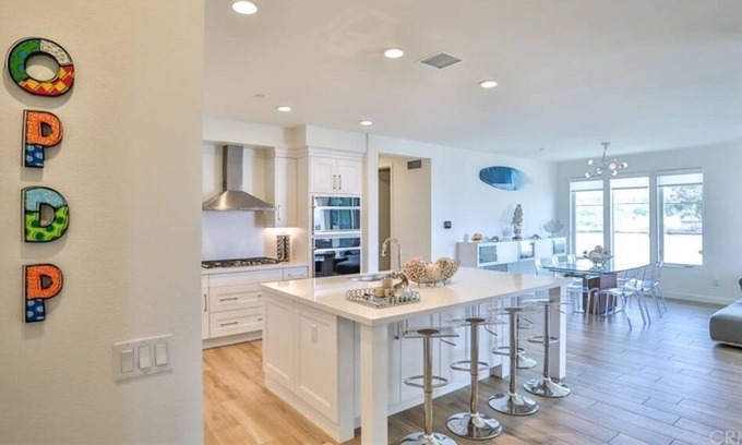 Del Obispo House | 3 Bedroom Townhome 460891 by Houzlet