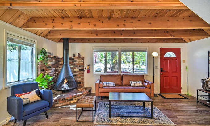 Sugarloaf Cabin | 3 Mi to Lake: Sugarloaf Cabin w/Deck & Yard