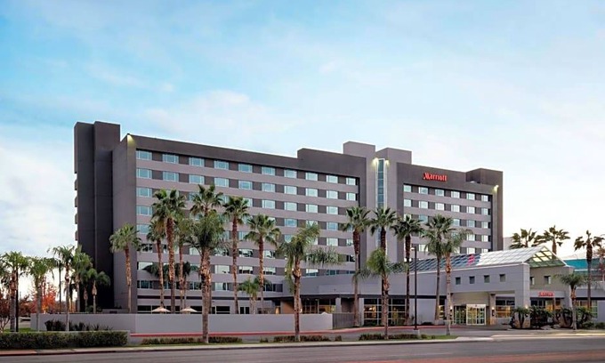 Downtown Hotel | 3-Star Hotel ∙ Bakersfield Marriott at the Convention Center