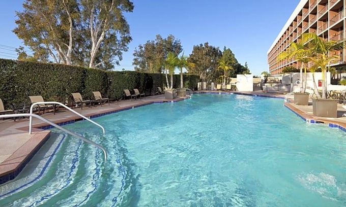 Costa Mesa Hotel | 3-Star Hotel ∙ Hilton Orange County/Costa Mesa