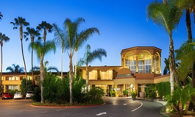 Mission Valley West Hotel | 300 m² Hotel ∙ 127 guests