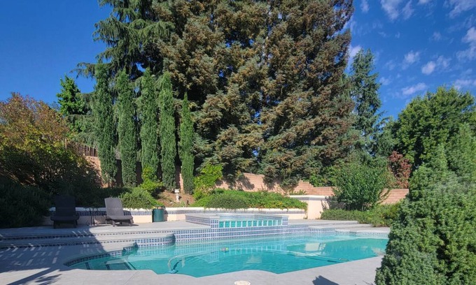 Yucaipa House | 302 m² House ∙ 1 bedroom ∙ 1 guest