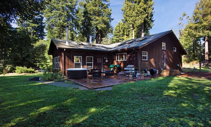 Fort Bragg House | 307 m² House ∙ 3 bedrooms ∙ 8 guests