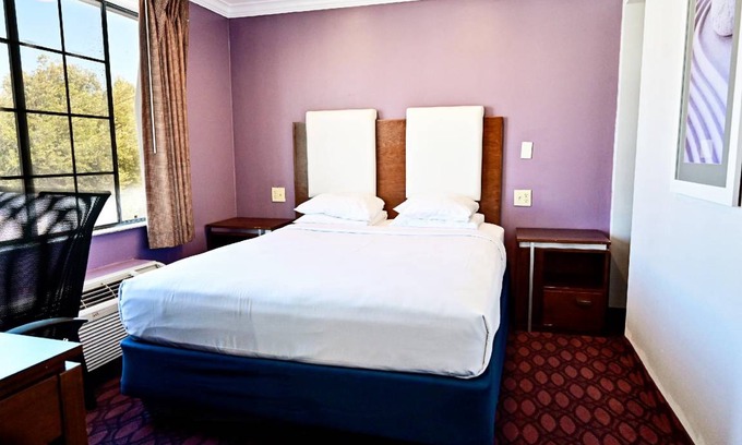East Manhattan Beach Hotel | 325 m² Hotel ∙ 8 guests