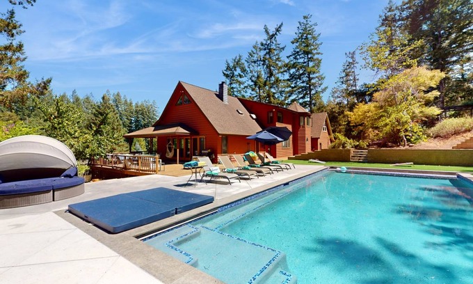 Freestone House | 327 m² House ∙ 4 bedrooms ∙ 8 guests