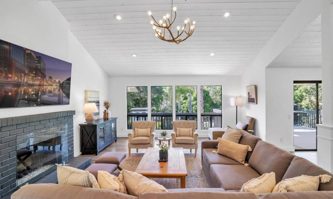 Fallbrook House | 329 m² House ∙ 4 bedrooms ∙ 15 guests