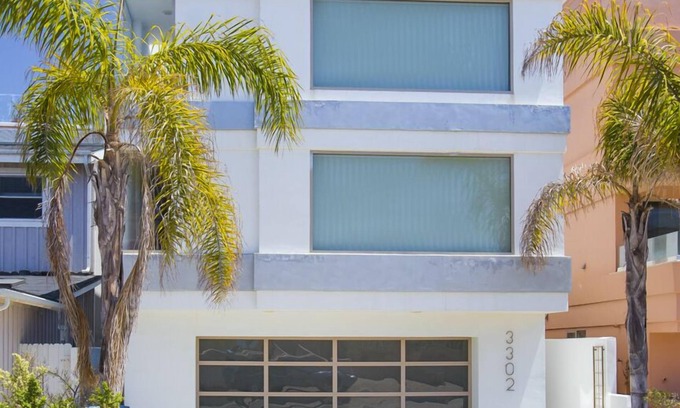 Hollywood House | 3302O - 713488 Modern Marvel: 4 BR, 3 BA House in Oxnard, Sleeps 8