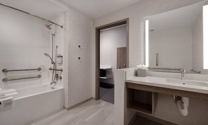 Chino Hills Hotel | 34 m² Hotel ∙ 127 guests