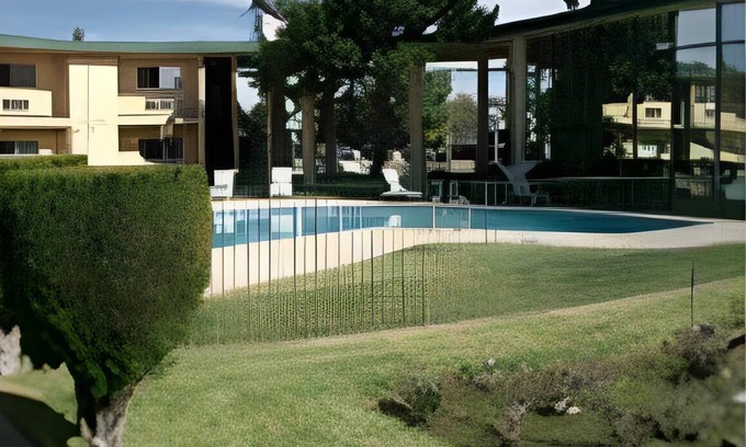 North Hills East Hotel | 35 m² Motel ∙ 6 guests