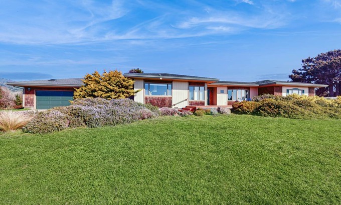 Fort Bragg House | 362 m² House ∙ 4 bedrooms ∙ 8 guests