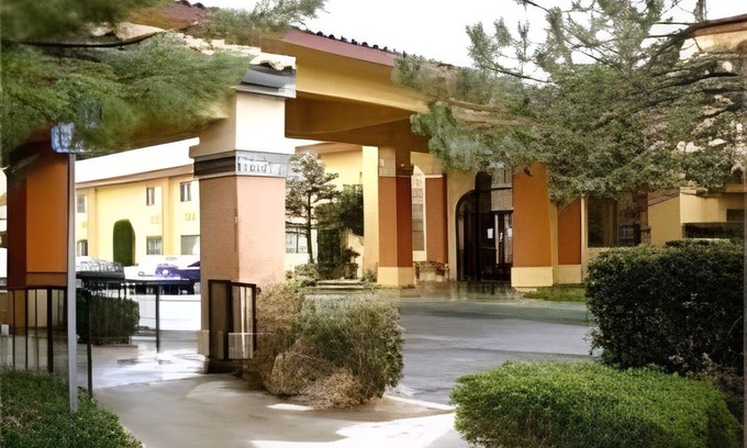 Tehachapi Hotel | 37 m² Hotel ∙ 127 guests