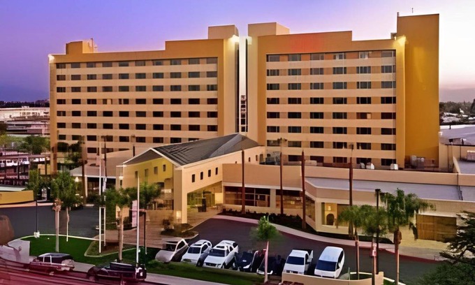 Downtown Hotel | 37 m² Hotel ∙ 127 guests