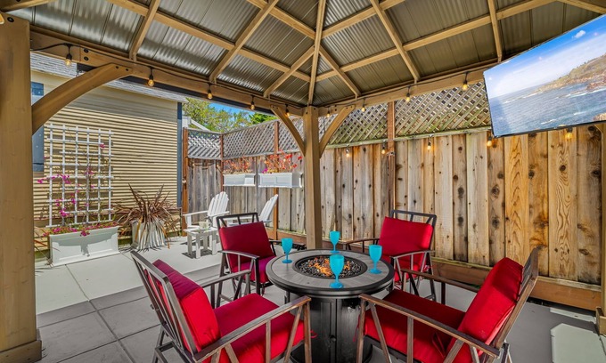 Pacific Grove House | 3729 Ocean Park Sanctuary ~ Short Walk to the Bay