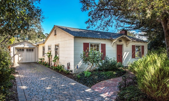 Southeast Carmel House | 3764 On Soundings ~ 5 Minute Walk to Downtown
