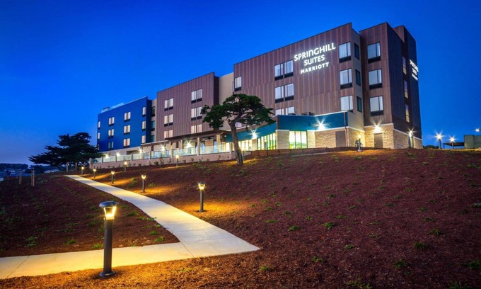 Marina Hotel | 39 m² Hotel ∙ 127 guests
