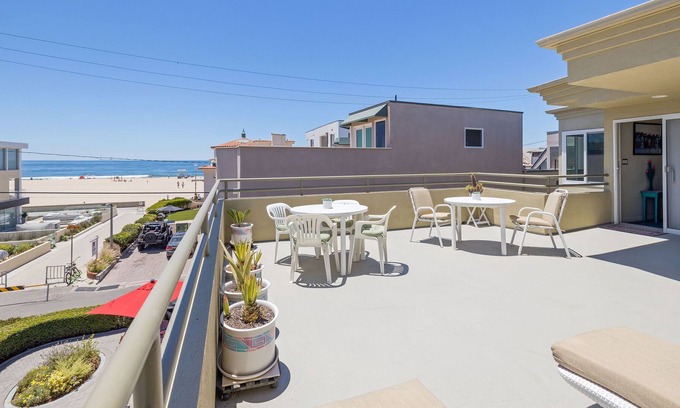Hermosa Beach House | 4 Bed 3300 sq ft Hermosa Beach house 3 houses to STRAND!