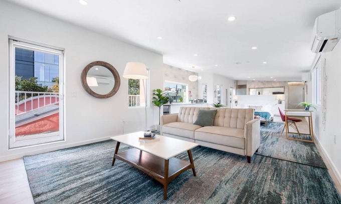 Hollywood Hotel | 407 m² Hotel ∙ 1 bedroom ∙ 2 guests