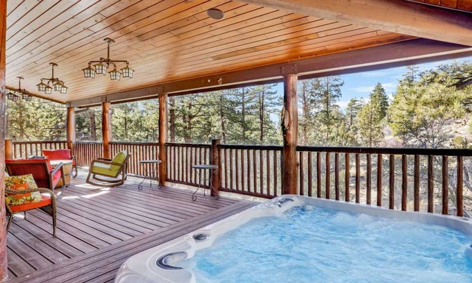 Eagle Mountain Estates Cabin | 417 m² Cabin ∙ 5 bedrooms ∙ 16 guests