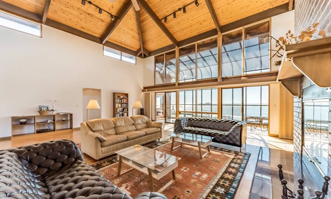 Crescent City North House | 418 m² House ∙ 5 bedrooms ∙ 12 guests