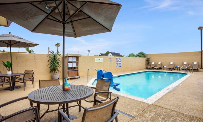 East Side Costa Mesa Hotel | 42 m² Hotel ∙ 127 guests
