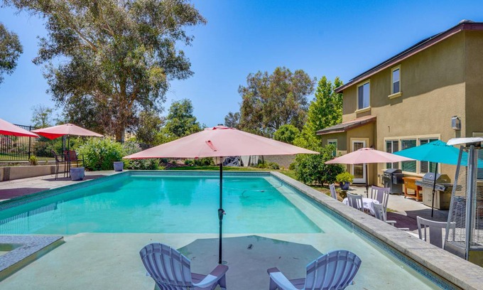 Bakersfield House | 427 m² House ∙ 5 bedrooms ∙ 10 guests