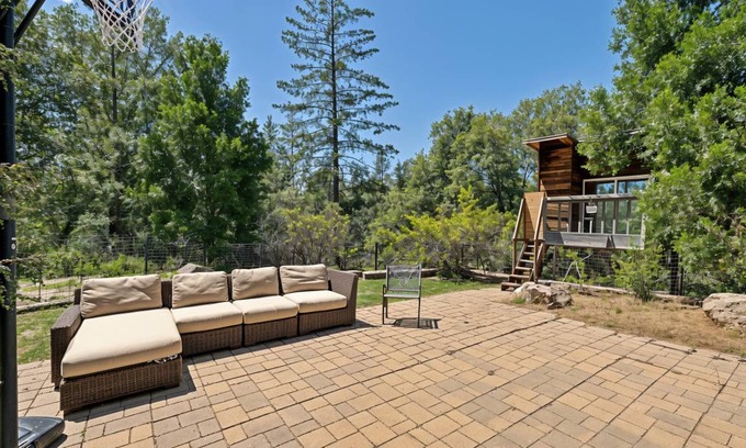 Groveland House | 427 m² House ∙ 6 bedrooms ∙ 20 guests