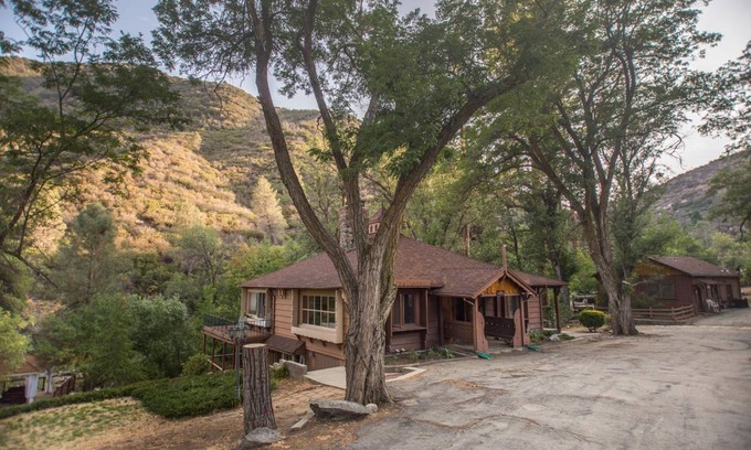 Kernville Hotel | 440 m² Hotel ∙ 6 guests