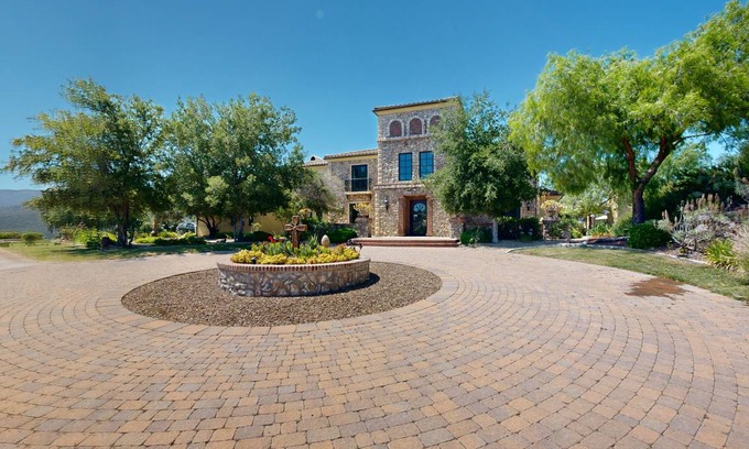 Murrieta House | 465 m² House ∙ 6 bedrooms ∙ 10 guests