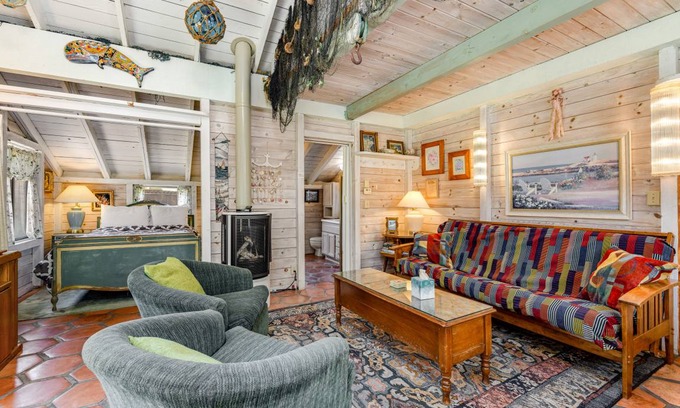 Inglenook Cabin | 48 m² Cabin ∙ 1 bedroom ∙ 4 guests