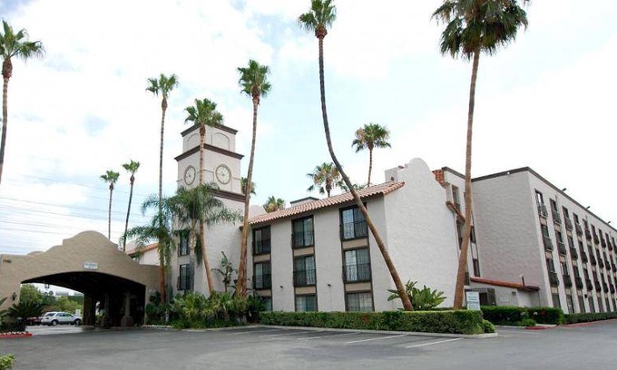 Northwest Anaheim Hotel | 49 m² Hotel ∙ 127 guests