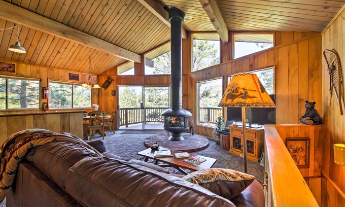 Big Bear Cabin | 5 Mi to Big Bear Mtn Resort: Cozy Cabin w/Deck