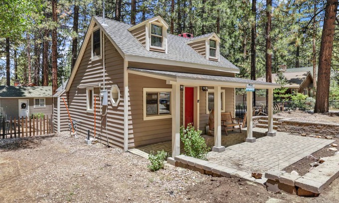 Summit Estates Cabin | 52 m² Cabin ∙ 2 bedrooms ∙ 4 guests
