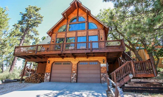 Upper Moonridge Cabin | 548 m² Cabin ∙ 6 bedrooms ∙ 16 guests