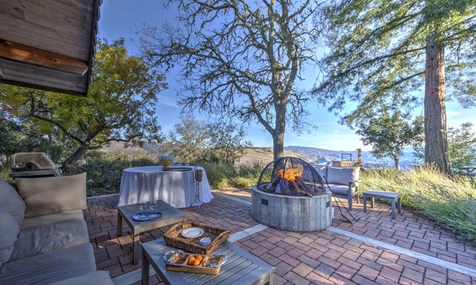 Northwest Carmel Cabin | 557 m² Lodge ∙ 4 bedrooms ∙ 18 guests
